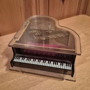 Vintage Sankyo Luicite Piano Music Jewlery Box Plays "Feelings" By Morris Albert